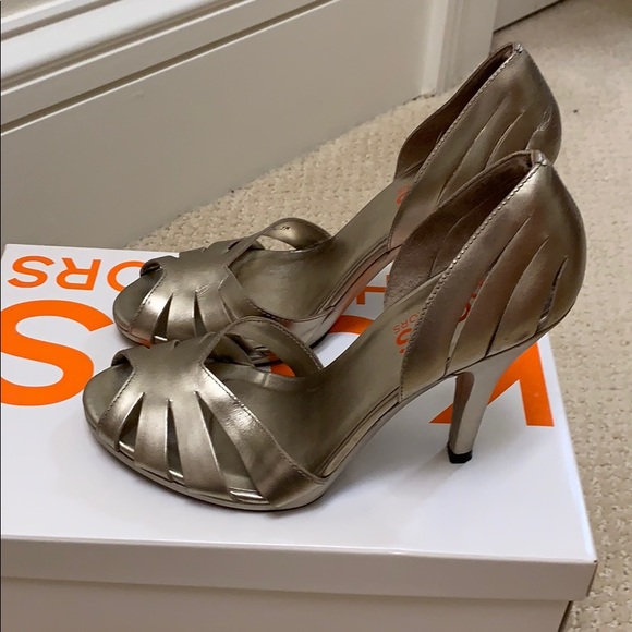 Michael Kors gold metallic heels - Picture 3 of 4
